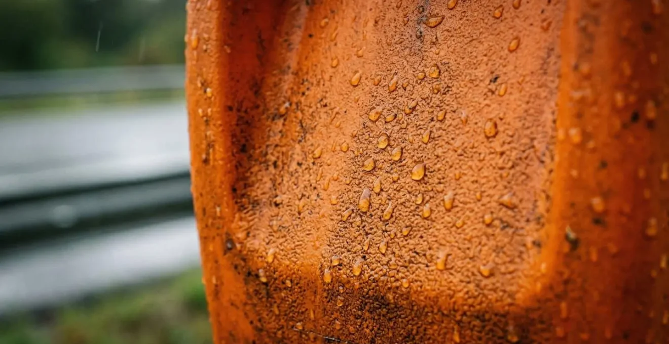 Borne d'appel d'urgence orange sur autoroute française